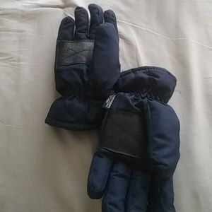 Thermosoft gloves. SZ small $28 + free scarf